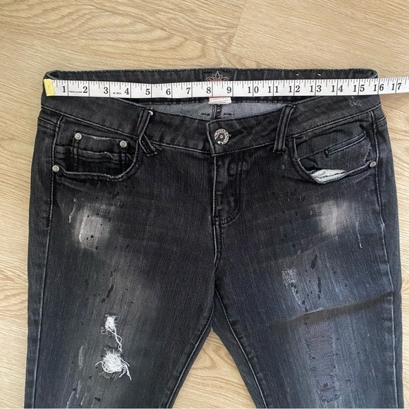 Y2K Grunge ALMOST Famous Distressed Bermuda Jean Shorts Size 11 Y2K Emo Low Rise - Picture 6 of 15